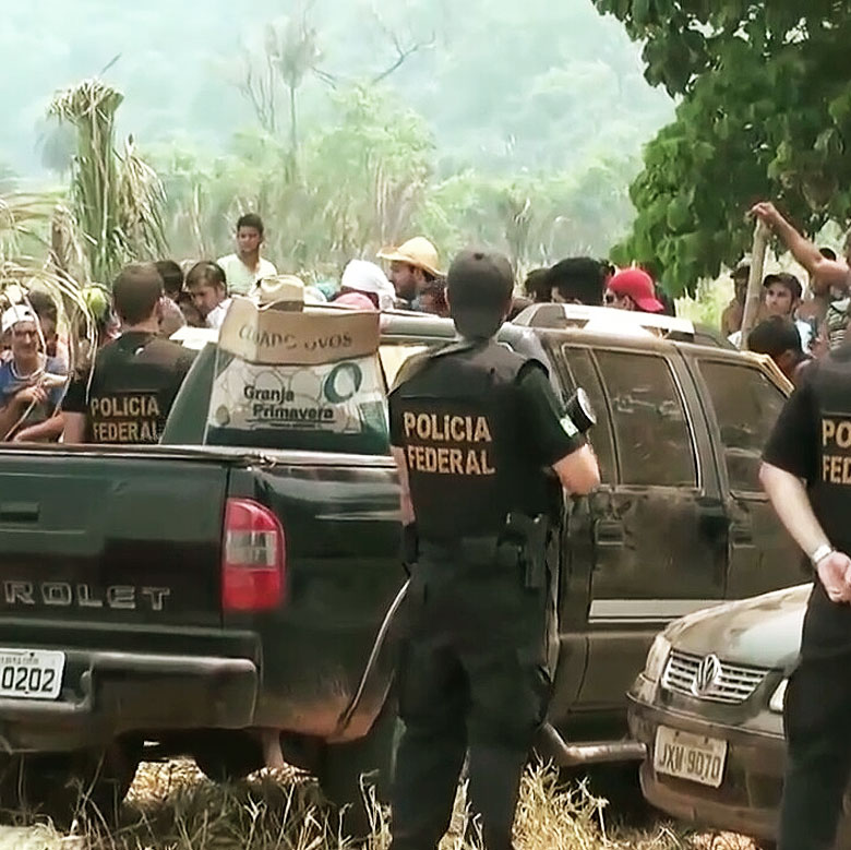 Escrivães de Polícia Federal durante atuação contra Garimpo ilegal em Pontes e Lacerda-MT em 2014